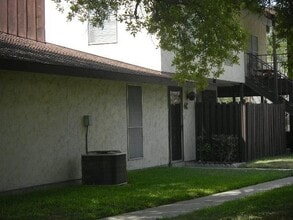 100 Royal Way Dr in Del Rio, TX - Building Photo - Building Photo