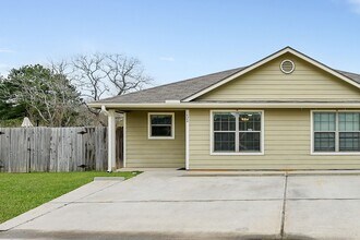 170 S Bend Ct in Willis, TX - Building Photo - Building Photo