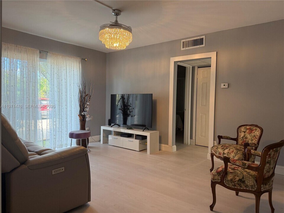 5270 NE 6th Ave in Fort Lauderdale, FL - Building Photo