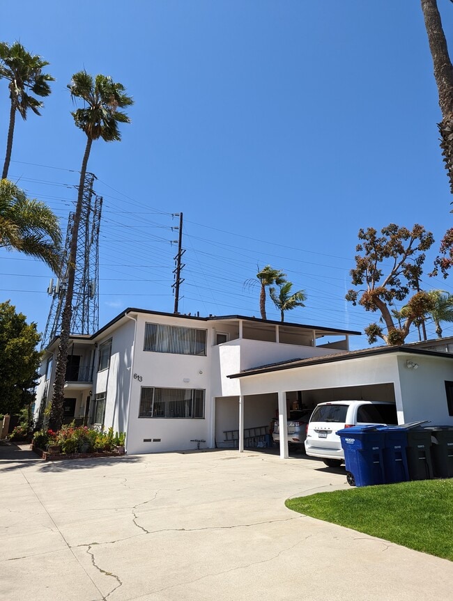 613 Illinois Ct, Unit 2 in El Segundo, CA - Foto de edificio - Building Photo