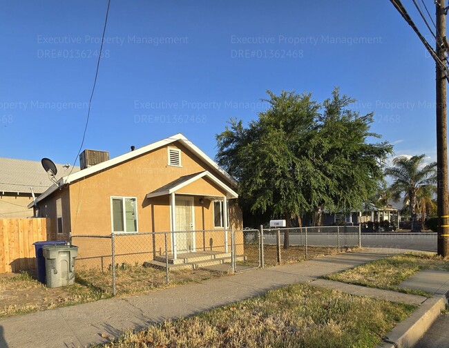 1105 Kern St in Bakersfield, CA - Building Photo - Building Photo