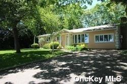 26 Romana Dr in Hampton Bays, NY - Building Photo