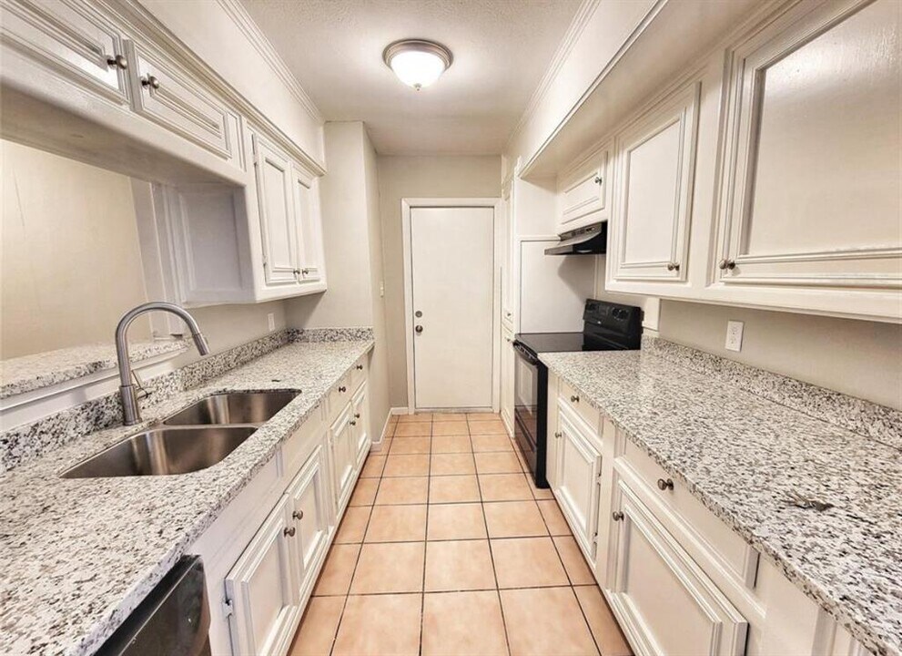 612 Littlewood in Baytown, TX - Building Photo