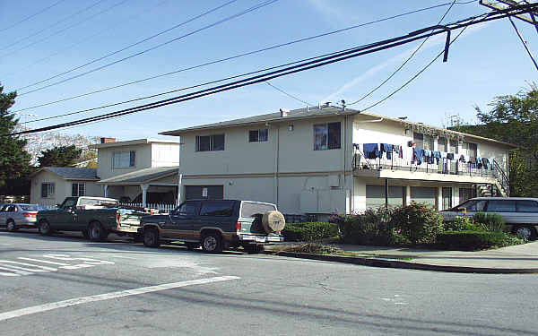 606 E Santa Inez Ave in San Mateo, CA - Foto de edificio - Building Photo
