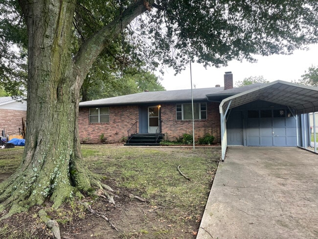 1108 S Mill St in Grove, OK - Building Photo - Building Photo
