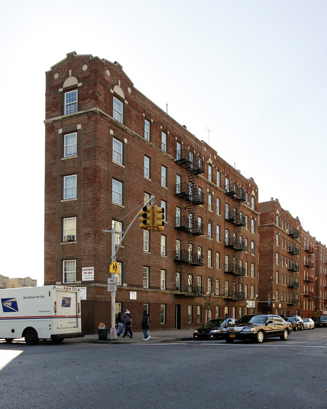 2544 Valentine Ave in Bronx, NY - Foto de edificio - Building Photo