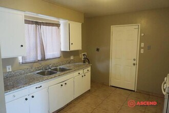 209 E Harding Ave in Bakersfield, CA - Building Photo - Building Photo