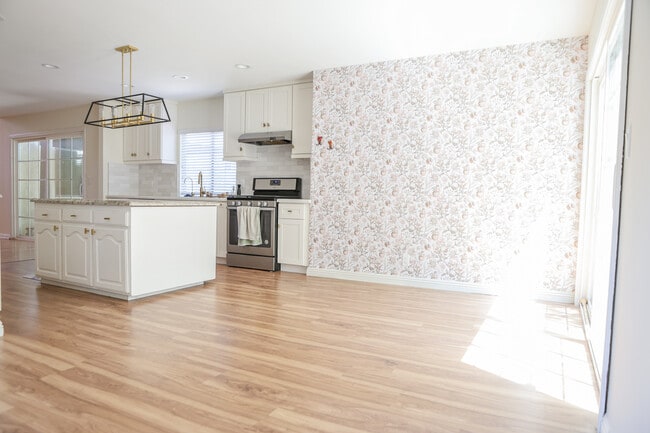 23328 Alamos Ln in Santa Clarita, CA - Building Photo - Building Photo