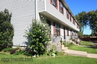 Cedar Hill Townhouses in Hilton, NY - Foto de edificio - Building Photo