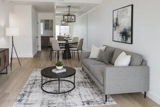 5145 Yarmouth Ave in Encino, CA - Building Photo - Building Photo