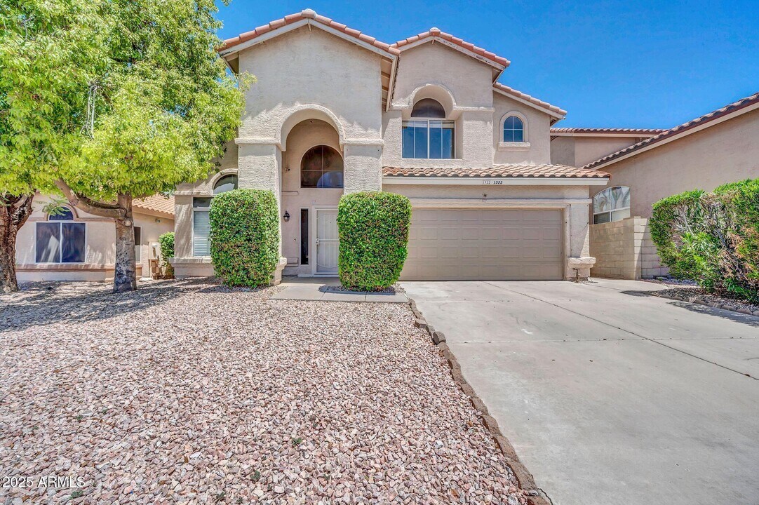 1322 E St John Rd in Phoenix, AZ - Building Photo