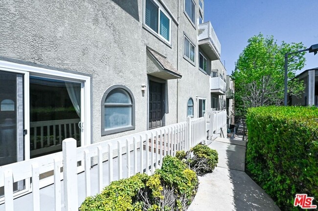 2677 S Centinela Ave in Santa Monica, CA - Building Photo - Building Photo