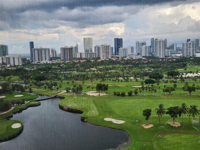 20379 W Country Club Dr in Aventura, FL - Building Photo - Building Photo