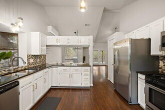 2013 Cervin Blvd in Austin, TX - Building Photo - Building Photo