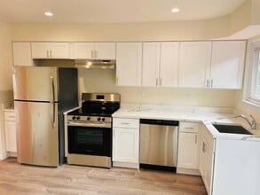 18 William St, Unit 2 in Glen Cove, NY - Foto de edificio - Building Photo