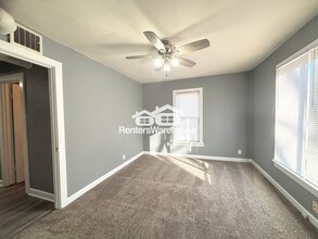 212 N 13th St in Adel, IA - Foto de edificio - Building Photo