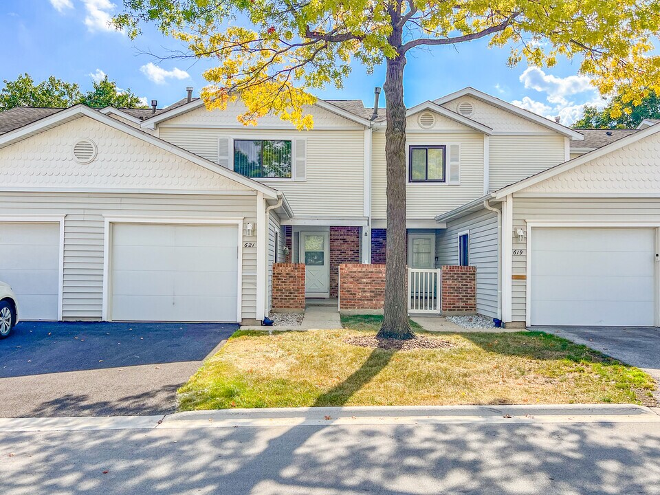 621 Breakers Point in Schaumburg, IL - Foto de edificio