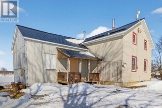 3072 York's Corners Rd in Ottawa, ON - Building Photo - Building Photo