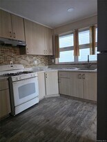 13-03 154th St in Queens, NY - Building Photo