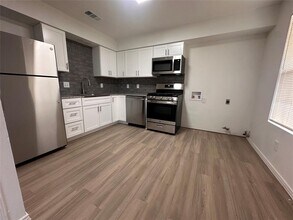 6910 Circle S Rd in Austin, TX - Building Photo - Building Photo