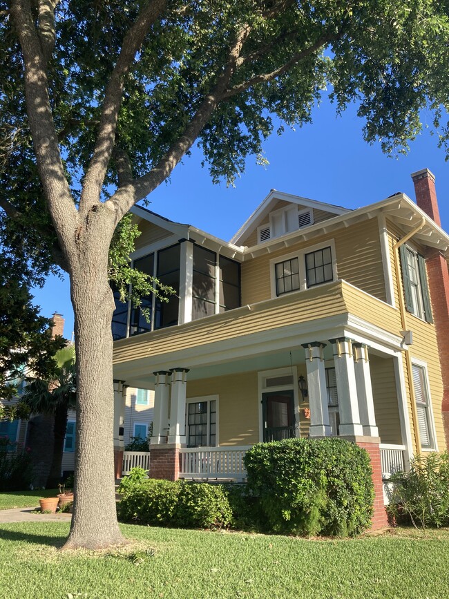 1202 Winnie St, Unit #1