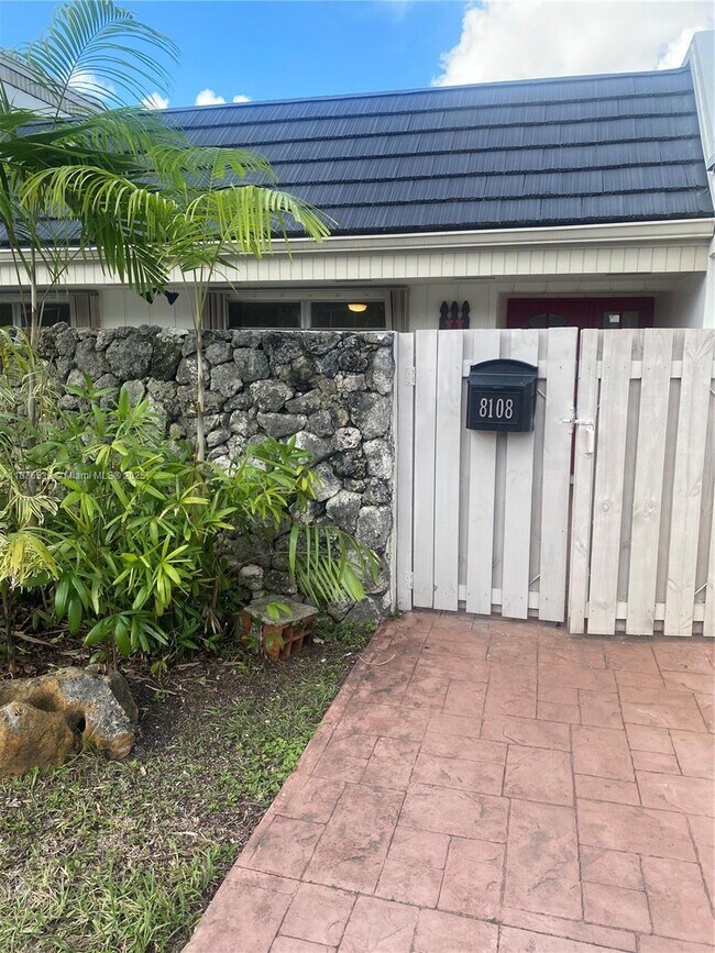 8108 SW 81st Pl in Miami, FL - Building Photo - Building Photo
