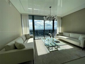 1000 Brickell Plaza in Miami, FL - Building Photo - Building Photo