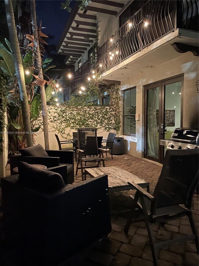 3041 Indiana St, Unit 10 in Miami, FL - Building Photo - Building Photo