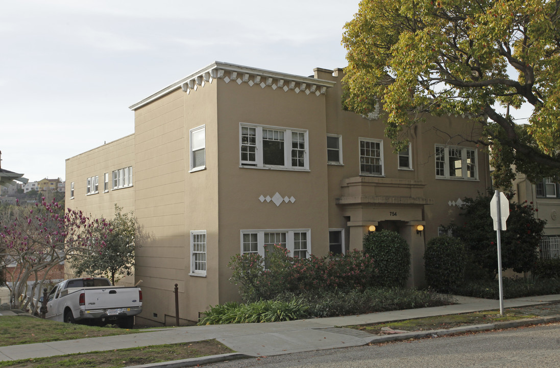 754 Rand Ave in Oakland, CA - Building Photo