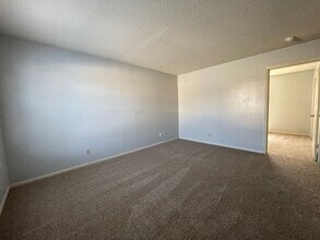 228 Hold St, Unit Unit 13 in Killeen, TX - Foto de edificio - Building Photo