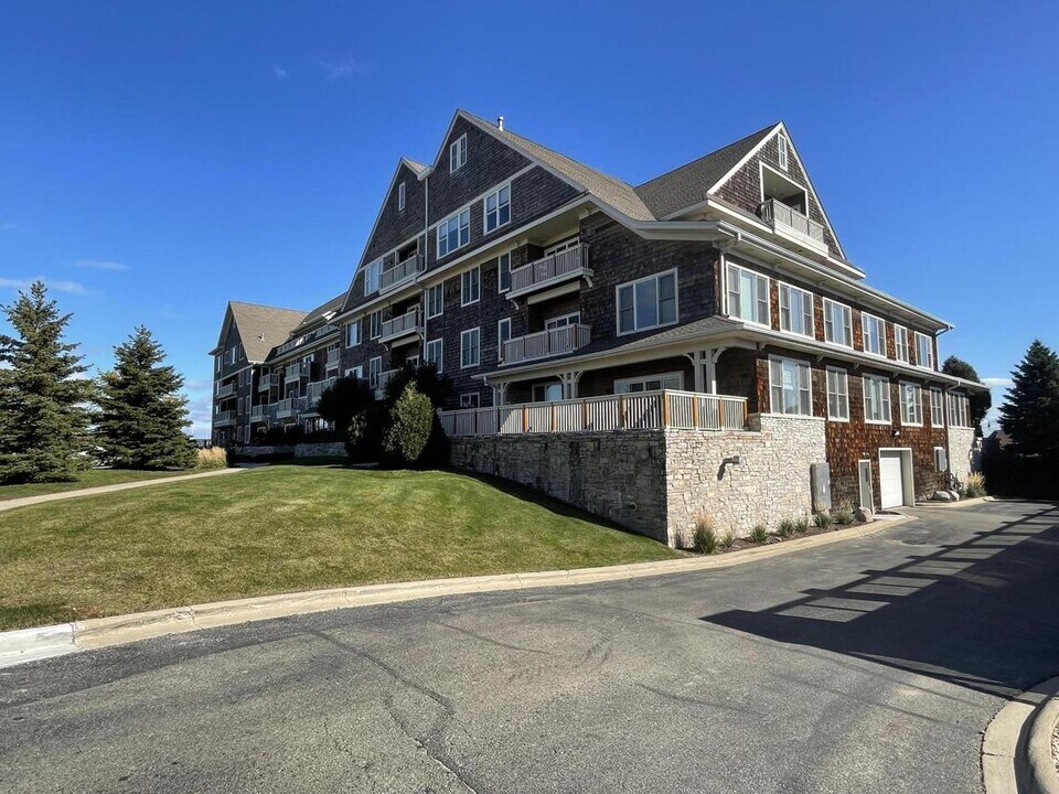 4 Gas Light Dr in Racine, WI - Building Photo