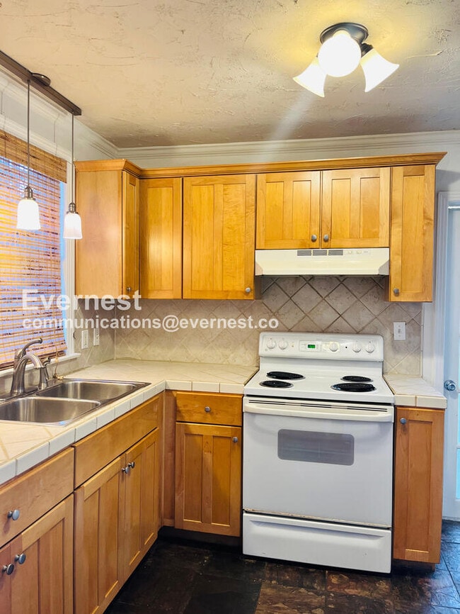 454 Bowling Ave in Nashville, TN - Foto de edificio - Building Photo