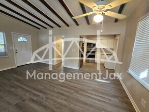 5201 Janice Cir S in Jacksonville, FL - Building Photo - Building Photo