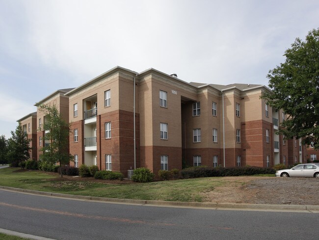 University Courtyard in Marietta, GA - Foto de edificio - Building Photo