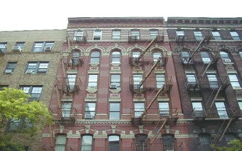 140 W 4th St in New York, NY - Building Photo - Building Photo