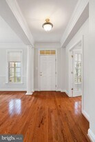 9185 Topaz St in Fairfax, VA - Building Photo