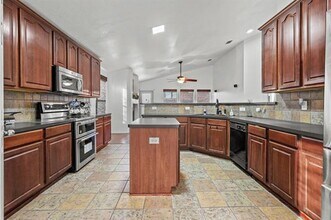 1901 Grand Fir Dr in Little Elm, TX - Foto de edificio - Building Photo