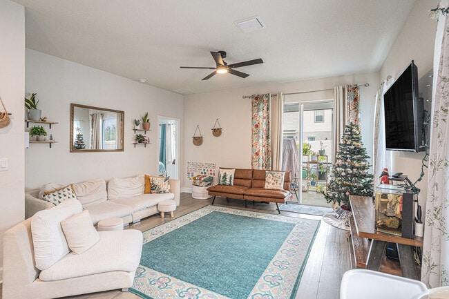 19056 Heavenside Ct in Spring Hill, FL - Building Photo - Building Photo