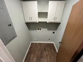 101 E High St in Eldon, MO - Building Photo - Building Photo