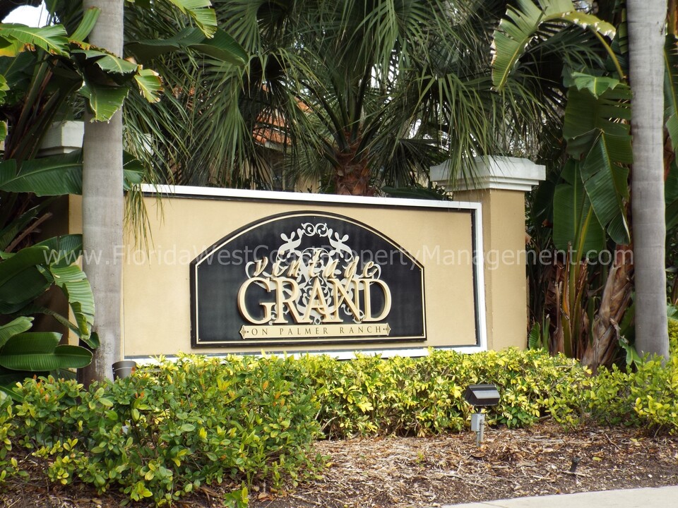4016 Crockers Lake Blvd in Sarasota, FL - Foto de edificio