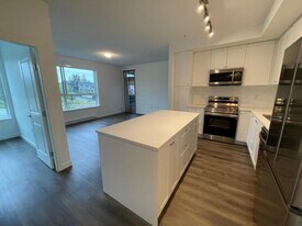 16633-16624 305 in Surrey, BC - Building Photo