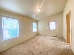 375 W Patrician Dr in Reno, NV - Building Photo - Building Photo