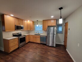 1319 W 5th St in Cedar Falls, IA - Building Photo