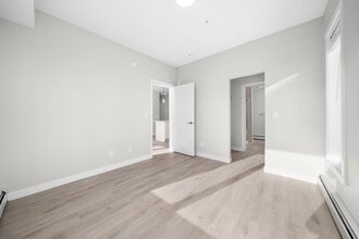 660 Shawnee Sq SW in Calgary, AB - Building Photo - Building Photo