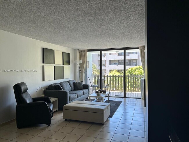 100 Ocean Ln Dr in Key Biscayne, FL - Building Photo - Building Photo