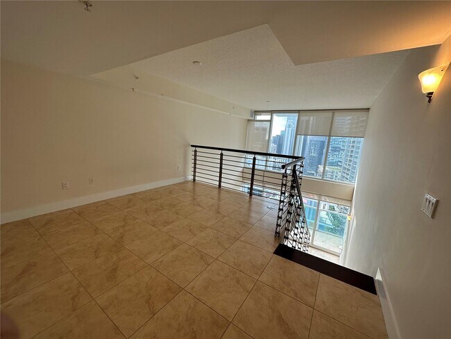 41 SE 5th St, Unit 1714 in Miami, FL - Foto de edificio - Building Photo