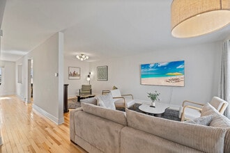 9084 Barberry Ln, Unit SI ID1060676P in Des Plaines, IL - Foto de edificio - Building Photo