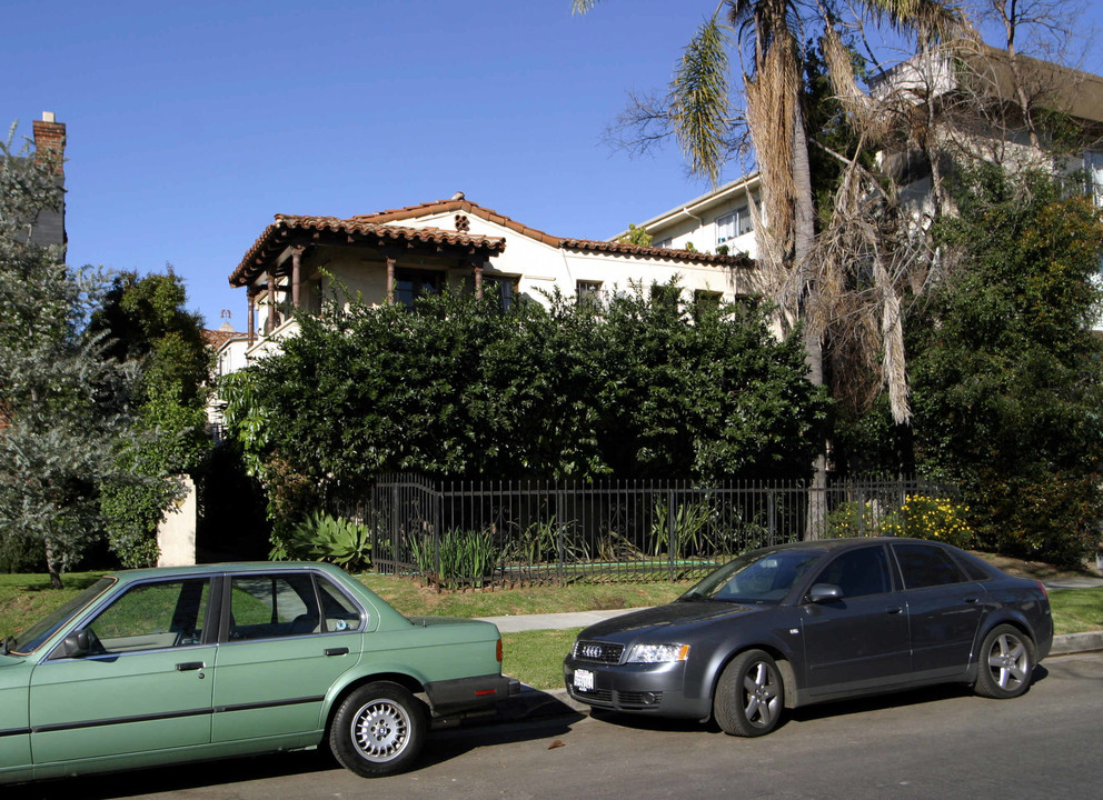 511 N Sycamore Ave in Los Angeles, CA - Building Photo