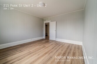 215 Park St in Chatham, ON - Building Photo - Building Photo