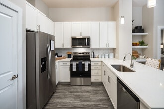 Abberly Royal Creek Apartment Homes in Raleigh, NC - Foto de edificio - Building Photo